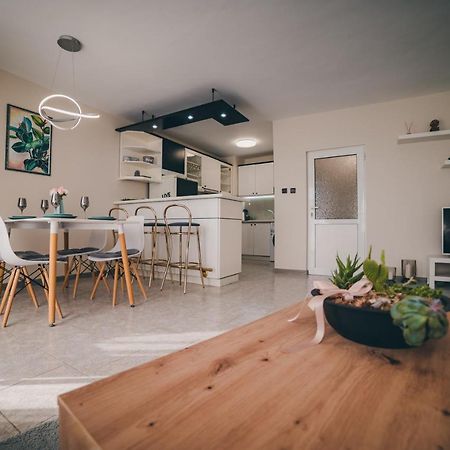 Unbeatable Location: New & Comfy Apartment 바르나 외부 사진